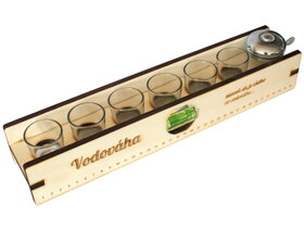 Vízmérték poharakkal és csengővel SK