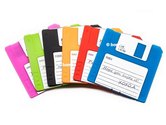 Floppy lemez alakú poháralátétek
